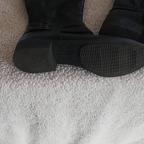 2 pairs of boots - Picture 2 of 8